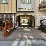 Azja, Monte Cassino, Balkon, Parking