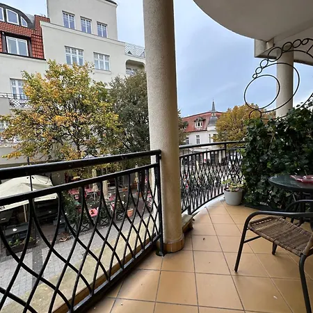 Azja, Monte Cassino, Balkon, Parking 索波特