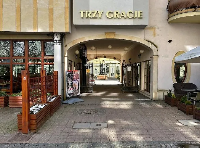 Azja, Monte Cassino, Balkon, Parking